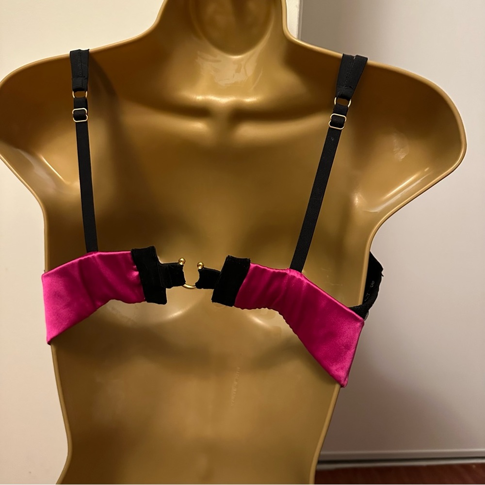Damaris Chiacchiere Black Silk Square Pattern MeshV-Plunge Jeweled PinkSatin Bra - Picture 8 of 16